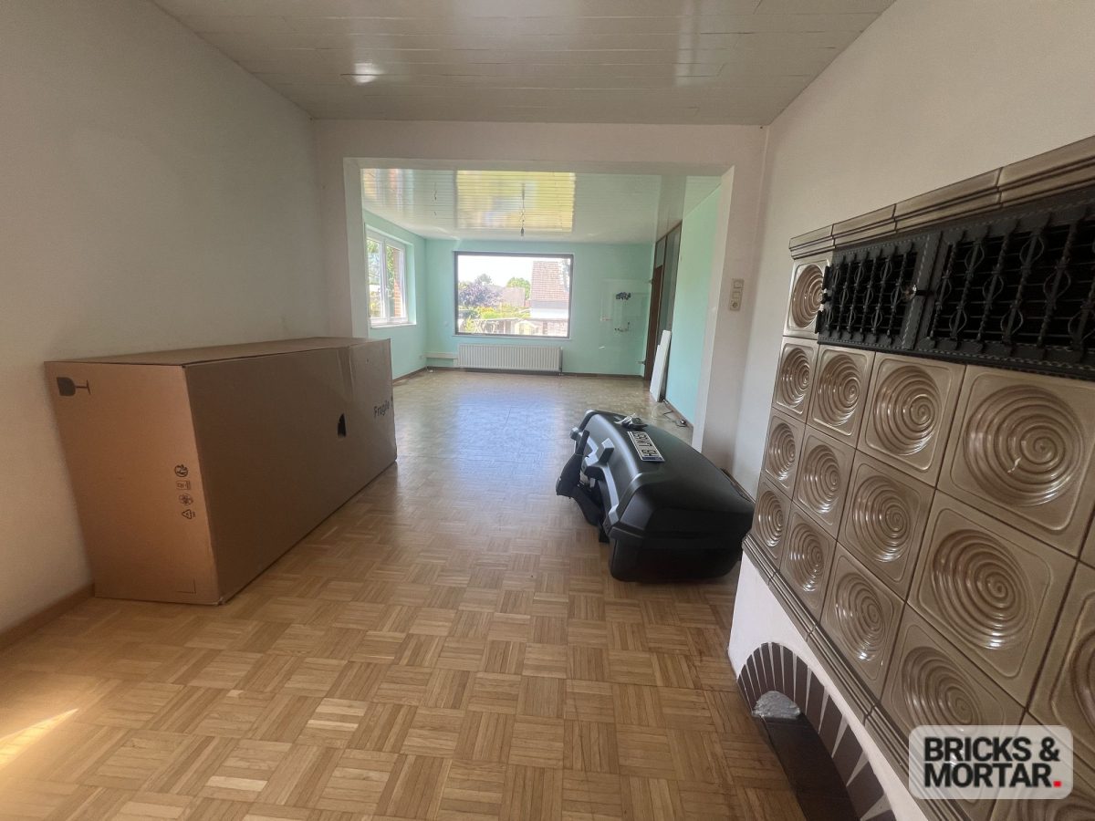 Immobilienangebot - Bremen - Alle - Freistehendes Haus mit Einliegerwohnung, Pool auf großem Grundstück