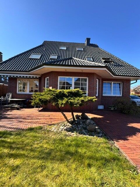 Immobilienangebot - Varel - Alle - **** Ihre Traumimmobilie ****
!!!          Provisionsfrei         !!!!
Exklusives, individuelles Einfamilienhaus mit Doppelgarage in Varel
