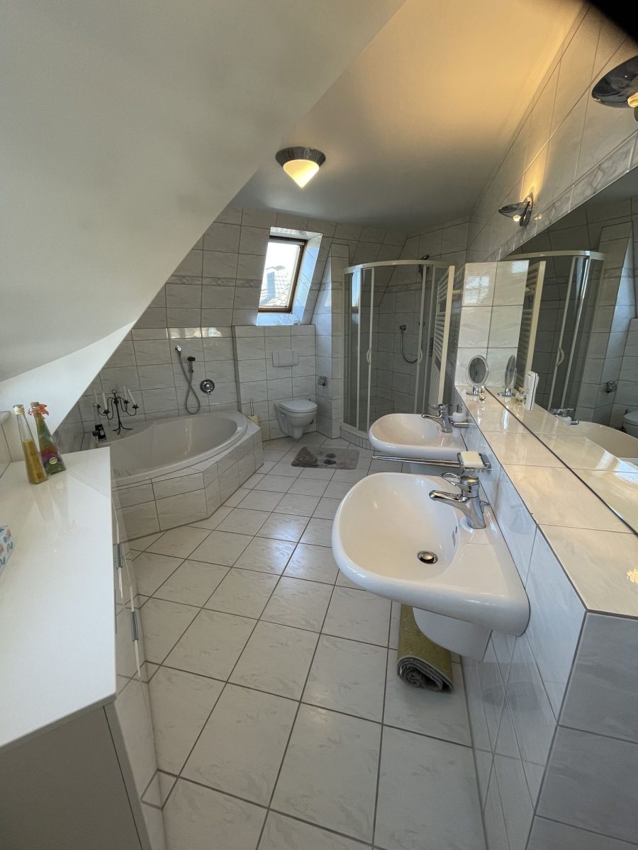 Immobilienangebot - Varel - Alle - **** Ihre Traumimmobilie ****
!!!          Provisionsfrei         !!!!
Exklusives, individuelles Einfamilienhaus mit Doppelgarage in Varel