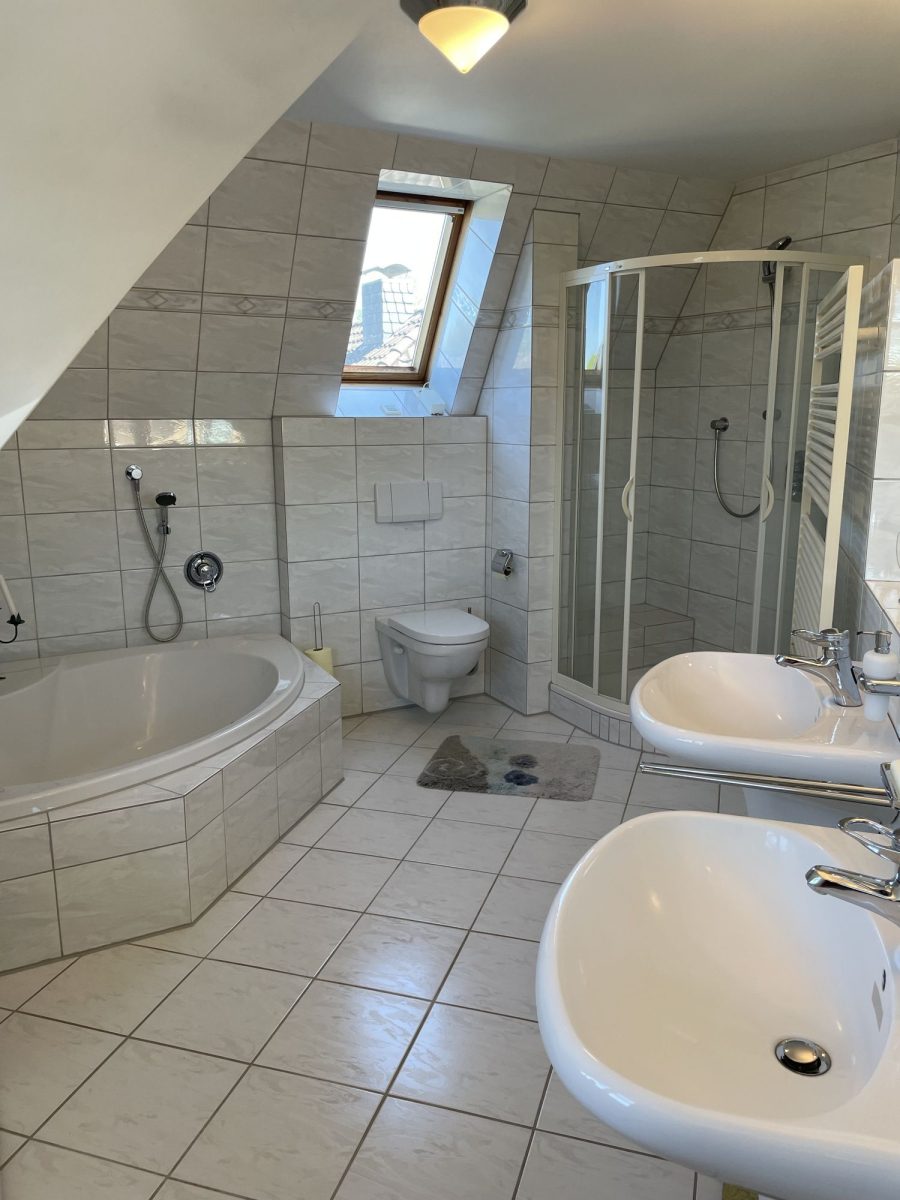 Immobilienangebot - Varel - Alle - **** Ihre Traumimmobilie ****
!!!          Provisionsfrei         !!!!
Exklusives, individuelles Einfamilienhaus mit Doppelgarage in Varel