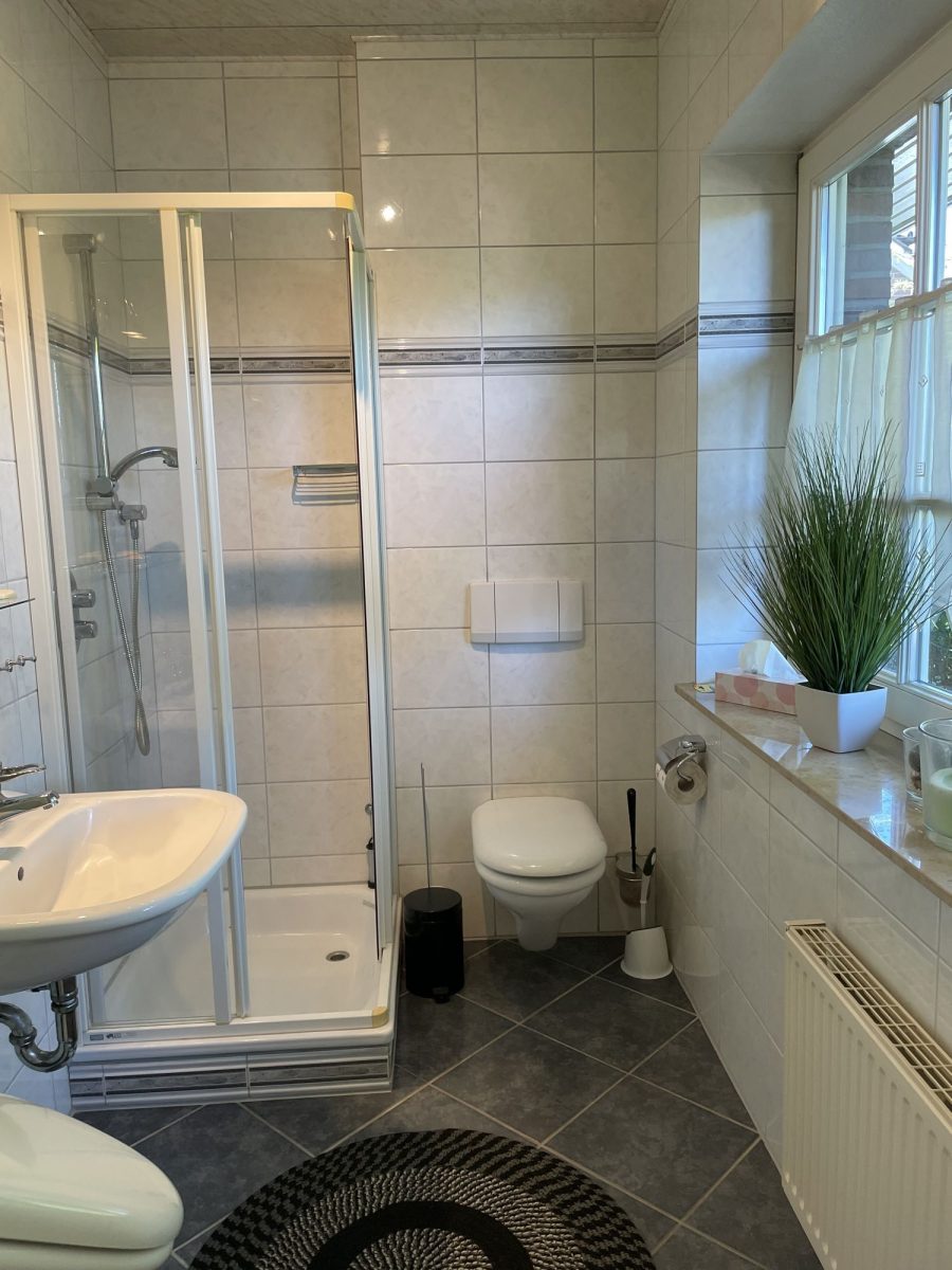 Immobilienangebot - Varel - Alle - **** Ihre Traumimmobilie ****
!!!          Provisionsfrei         !!!!
Exklusives, individuelles Einfamilienhaus mit Doppelgarage in Varel