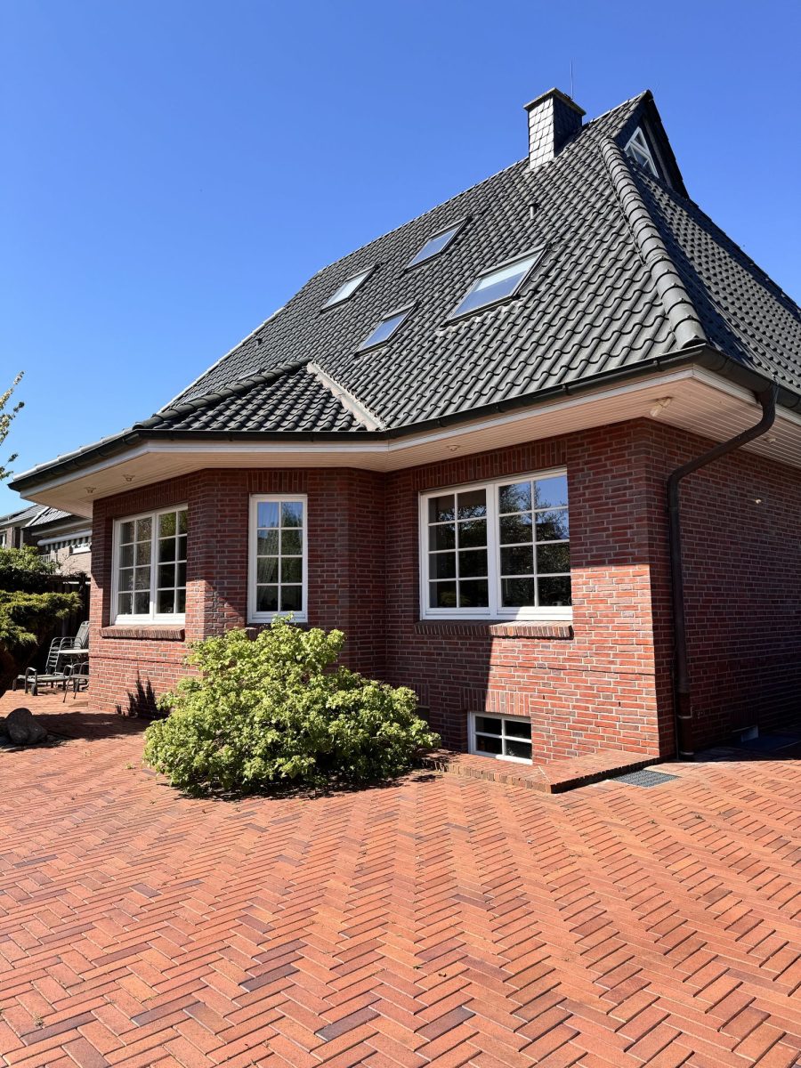 Immobilienangebot - Varel - Alle - **** Ihre Traumimmobilie ****
!!!          Provisionsfrei         !!!!
Exklusives, individuelles Einfamilienhaus mit Doppelgarage in Varel