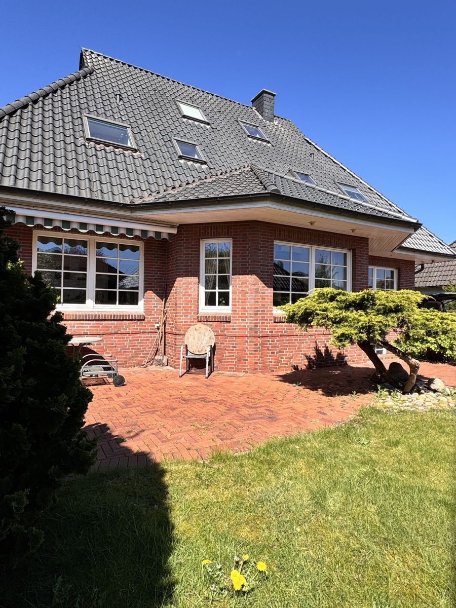 Immobilienangebot - Varel - Alle - **** Ihre Traumimmobilie ****
!!!          Provisionsfrei         !!!!
Exklusives, individuelles Einfamilienhaus mit Doppelgarage in Varel