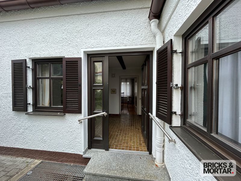 Immobilienangebot - Augsburg / Kriegshaber - Alle - Charmantes Einfamilienhaus in ruhiger Lage mit Dachterrasse und großzügigem Raumangebot