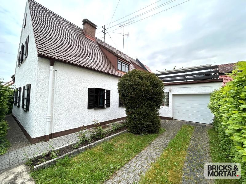 Immobilienangebot - Augsburg / Kriegshaber - Alle - Charmantes Einfamilienhaus in ruhiger Lage mit Dachterrasse und großzügigem Raumangebot
