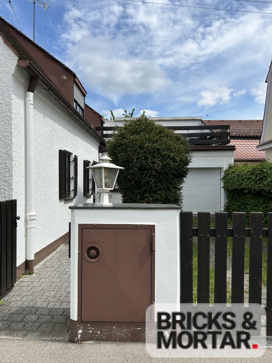 Immobilienangebot - Augsburg / Kriegshaber - Alle - Charmantes Einfamilienhaus in ruhiger Lage mit Dachterrasse und großzügigem Raumangebot