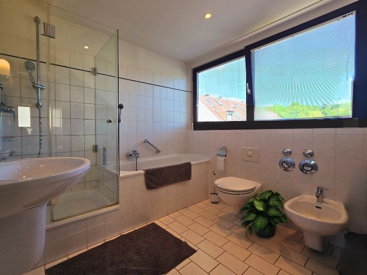 Immobilienangebot - Erkrath - Alle - +++ Wellness mit Weitblick – Über den Dächern von Erkrath +++