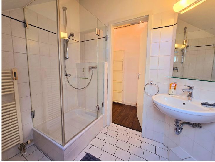 Immobilienangebot - Erkrath - Alle - +++ Wellness mit Weitblick – Über den Dächern von Erkrath +++