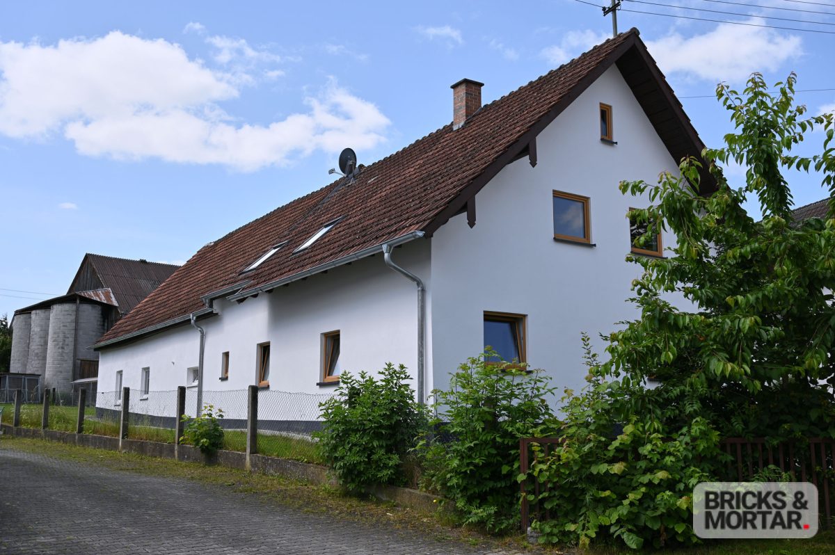 Immobilienangebot - Jettingen-Scheppach - Alle - Familientraum in Jettingen: Bauernhaus mit großem Grundstück, Scheune & Top - Anbindung A8