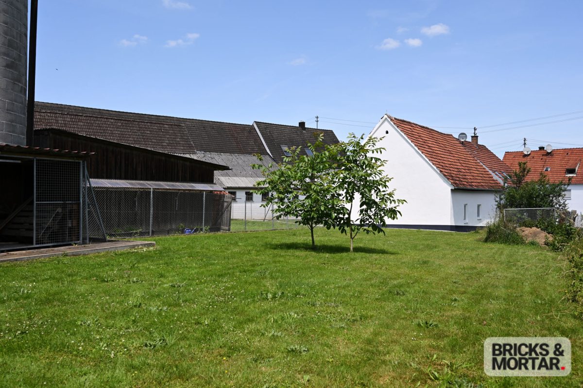 Immobilienangebot - Jettingen-Scheppach - Alle - Familientraum in Jettingen: Bauernhaus mit großem Grundstück, Scheune & Top - Anbindung A8