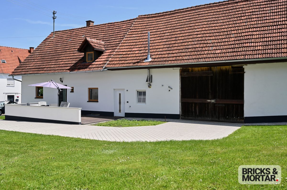 Immobilienangebot - Jettingen-Scheppach - Alle - Familientraum in Jettingen: Bauernhaus mit großem Grundstück, Scheune & Top - Anbindung A8