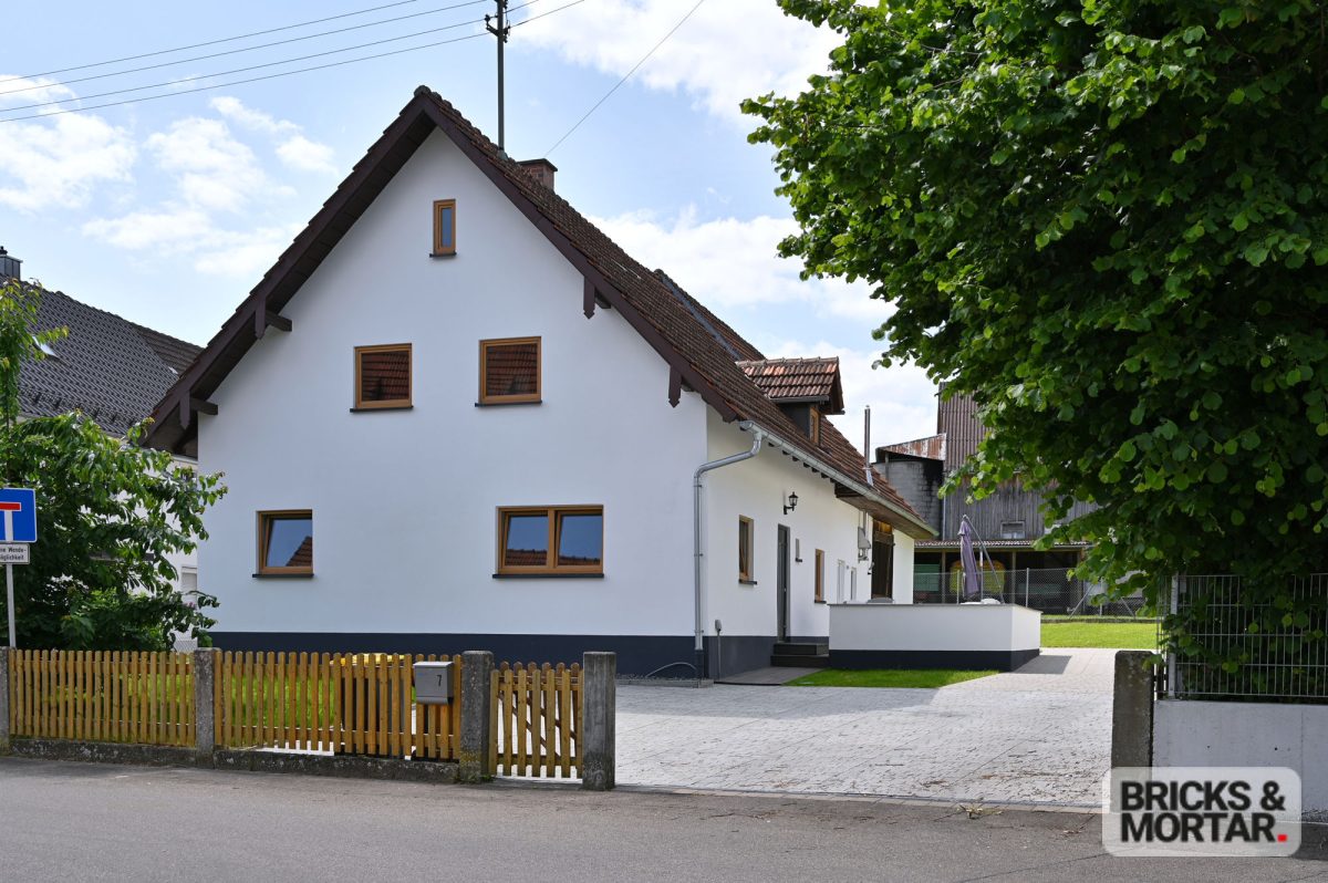 Immobilienangebot - Jettingen-Scheppach - Alle - Familientraum in Jettingen: Bauernhaus mit großem Grundstück, Scheune & Top - Anbindung A8