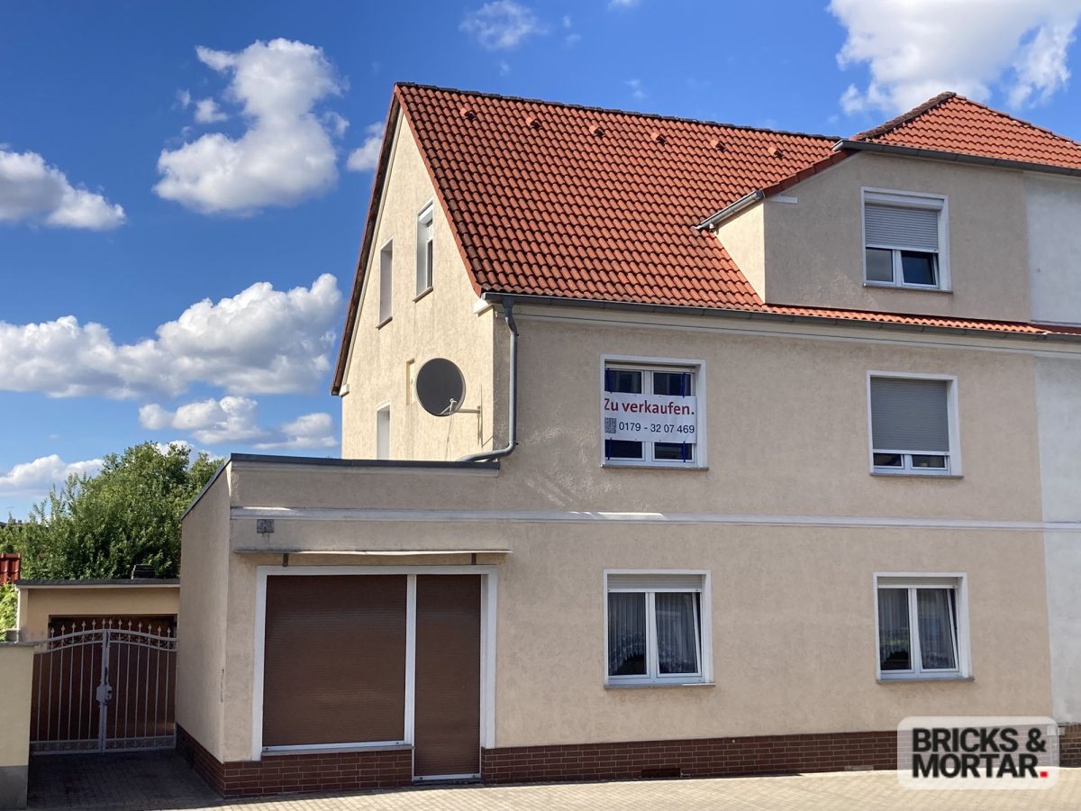 Immobilienangebot - Wolfen - Alle - "Zwei Wohnungen mit Garten, ein Zuhause: Das perfekte Familiendomizil für mehrere Generationen"