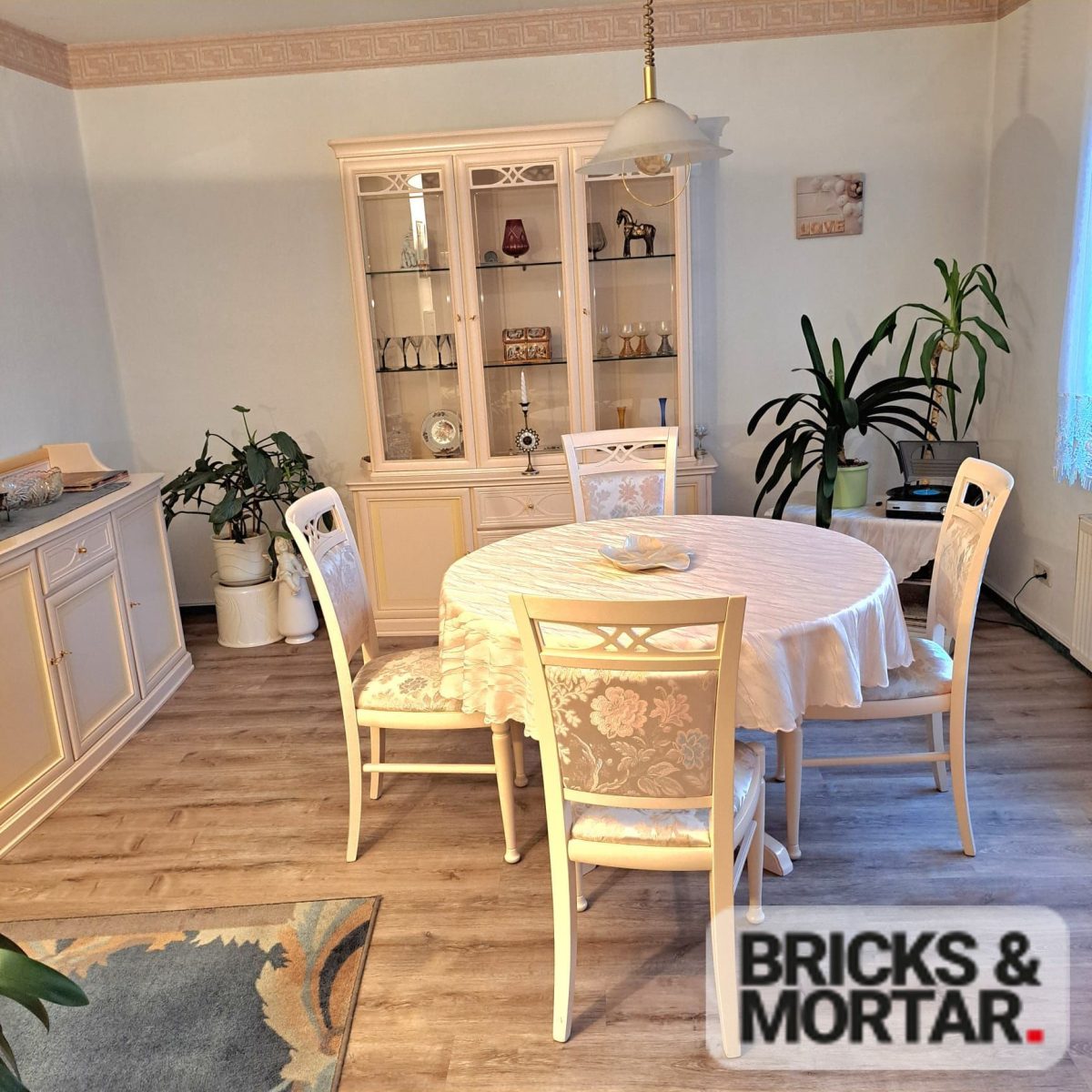 Immobilienangebot - Wolfen - Alle - "Zwei Wohnungen mit Garten, ein Zuhause: Das perfekte Familiendomizil für mehrere Generationen"