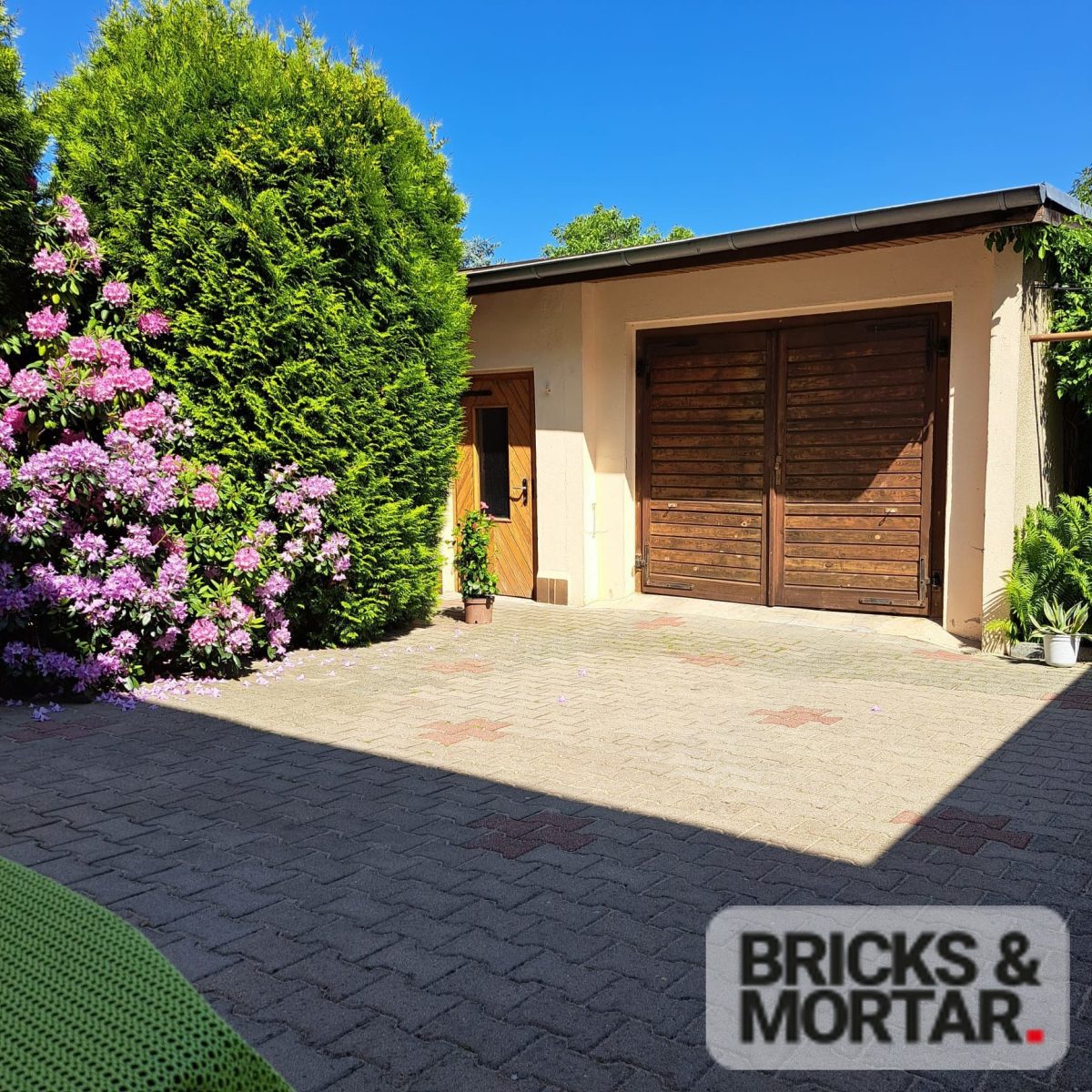 Immobilienangebot - Wolfen - Alle - "Zwei Wohnungen mit Garten, ein Zuhause: Das perfekte Familiendomizil für mehrere Generationen"
