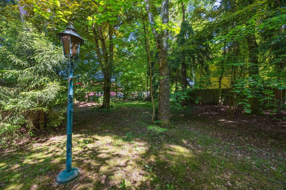Immobilienangebot - Traunreut - Grundstücke - ***Vielseitiges Grundstück mit historischem Bestandshaus in Traunreut – 1.700 m² Potenzial***