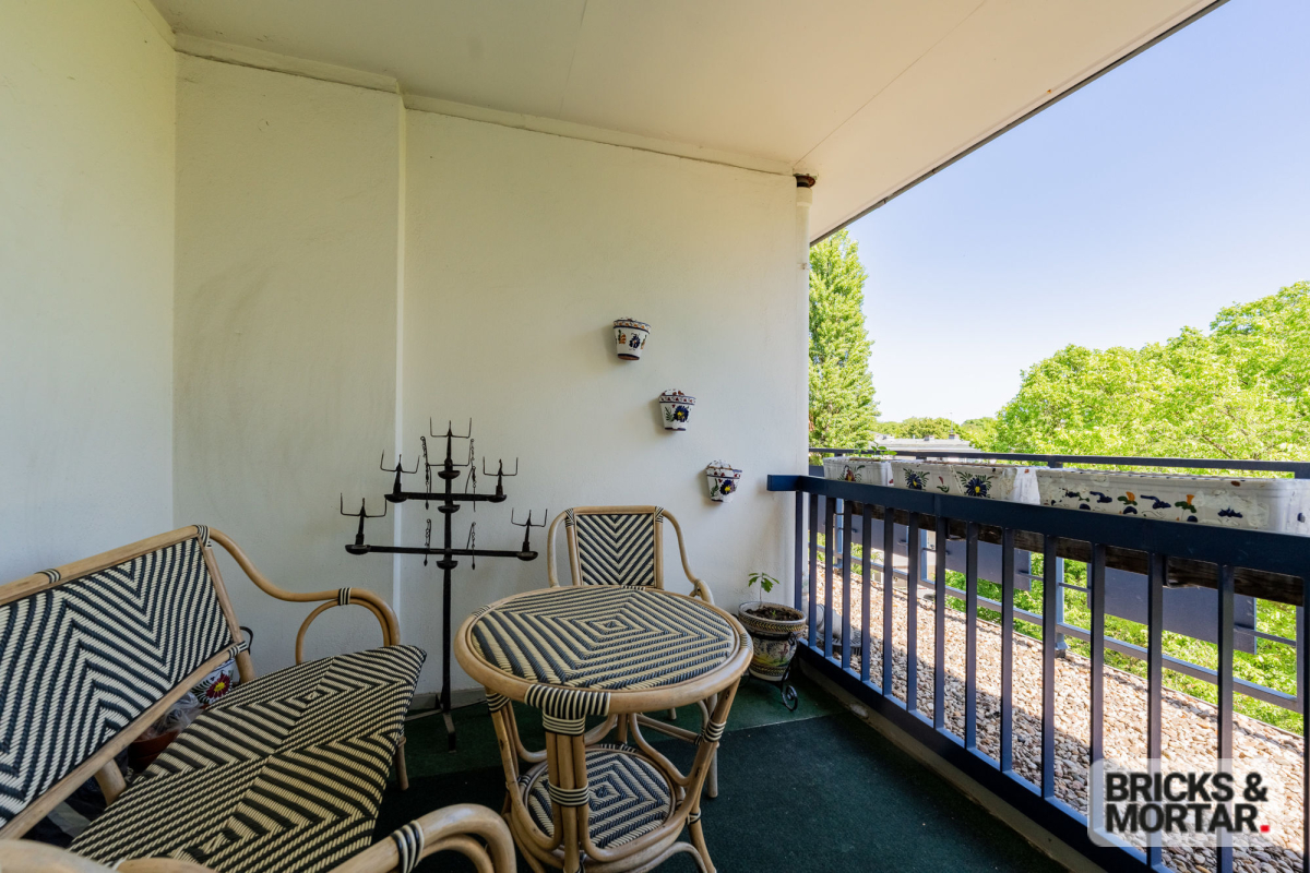 Immobilienangebot - Berlin - Alle - Lichtdurchflutete 2-Zimmer-Dachgeschosswohnung mit Loggia & Blick ins Grüne am Steglitzer Stadtpark