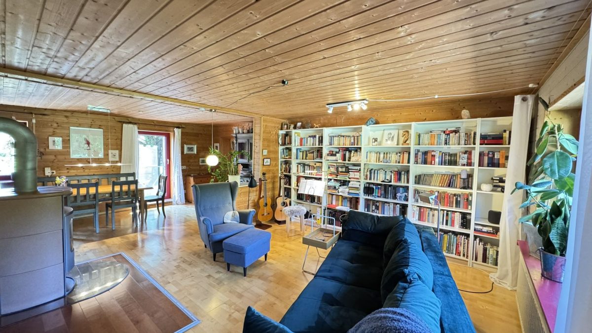 Immobilienangebot - Schwabmünchen / Schwabegg - Alle - Attraktive DHH mit großem Garten, Dachterrasse, 2 Garagen, Carport in idyllischer Lage von Schwabegg