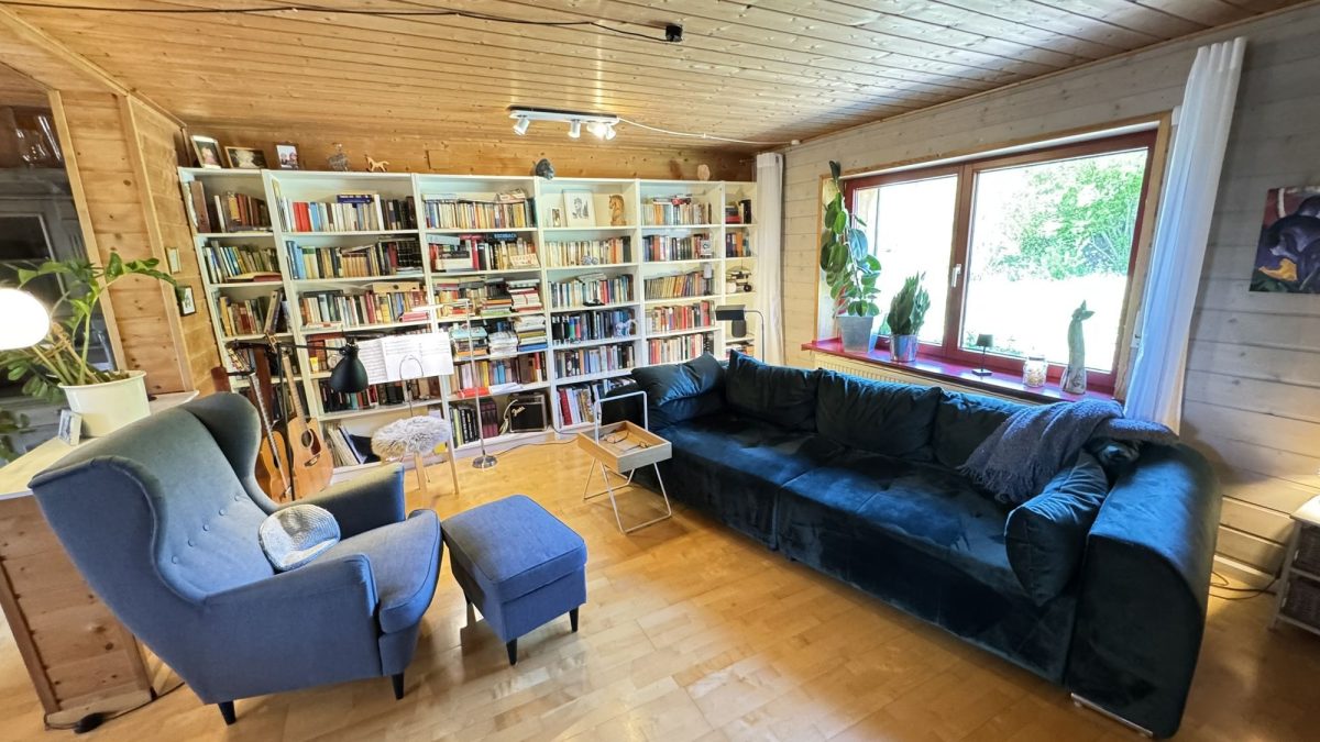 Immobilienangebot - Schwabmünchen / Schwabegg - Alle - Attraktive DHH mit großem Garten, Dachterrasse, 2 Garagen, Carport in idyllischer Lage von Schwabegg