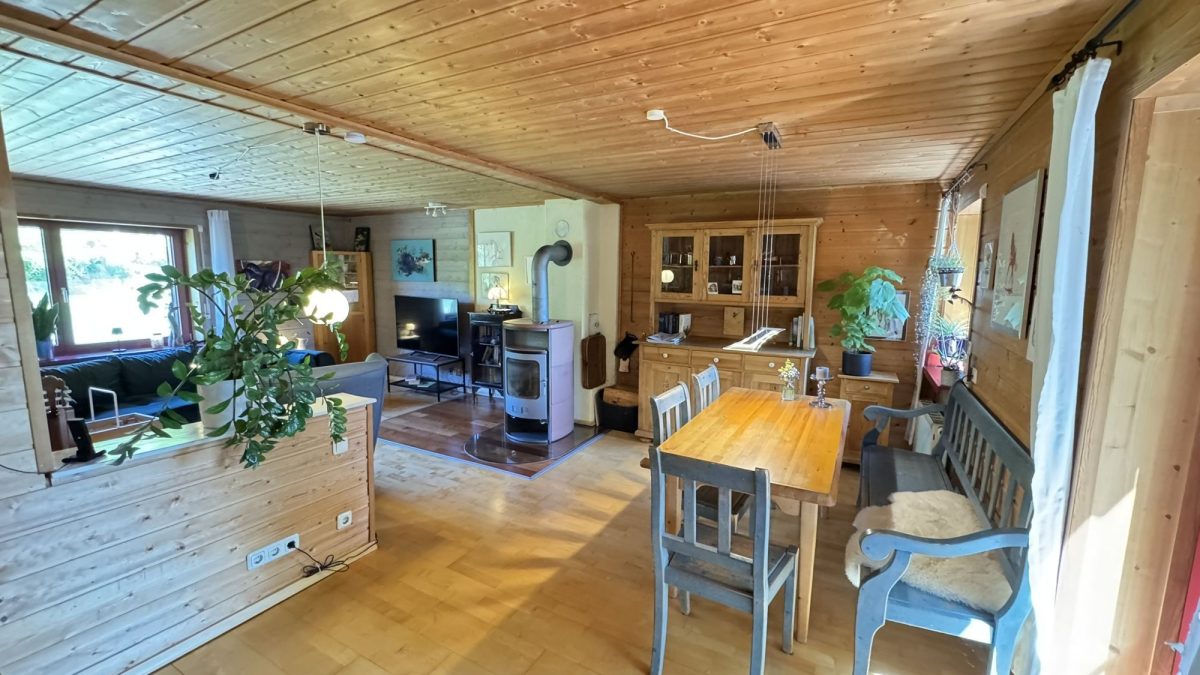 Immobilienangebot - Schwabmünchen / Schwabegg - Alle - Attraktive DHH mit großem Garten, Dachterrasse, 2 Garagen, Carport in idyllischer Lage von Schwabegg