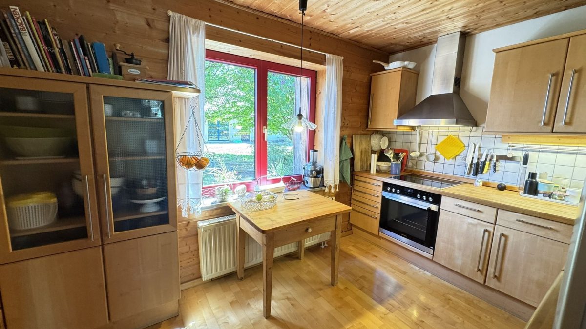 Immobilienangebot - Schwabmünchen / Schwabegg - Alle - Attraktive DHH mit großem Garten, Dachterrasse, 2 Garagen, Carport in idyllischer Lage von Schwabegg