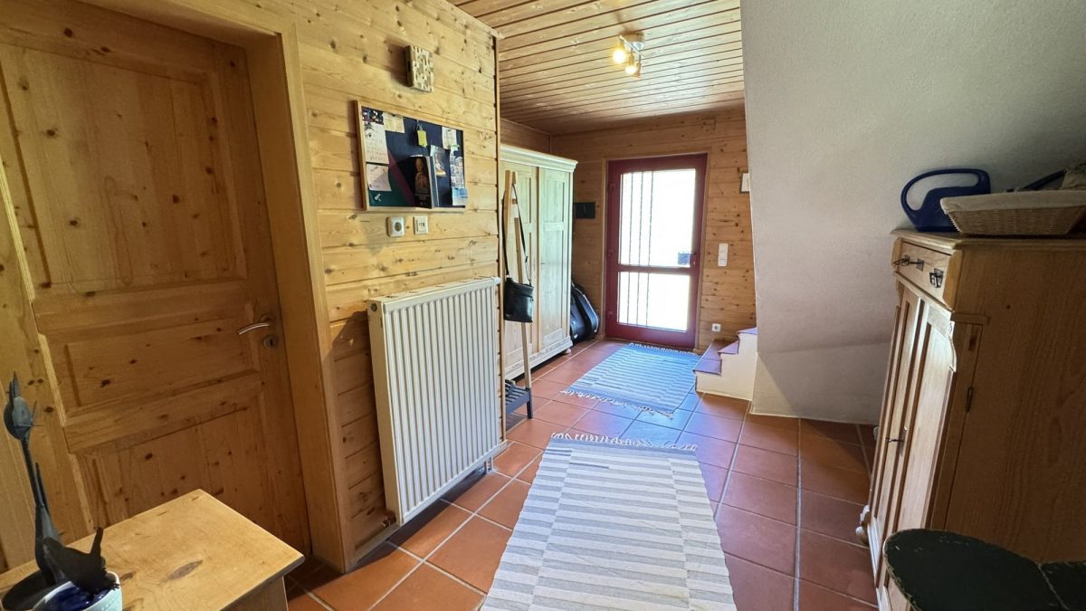 Immobilienangebot - Schwabmünchen / Schwabegg - Alle - Attraktive DHH mit großem Garten, Dachterrasse, 2 Garagen, Carport in idyllischer Lage von Schwabegg