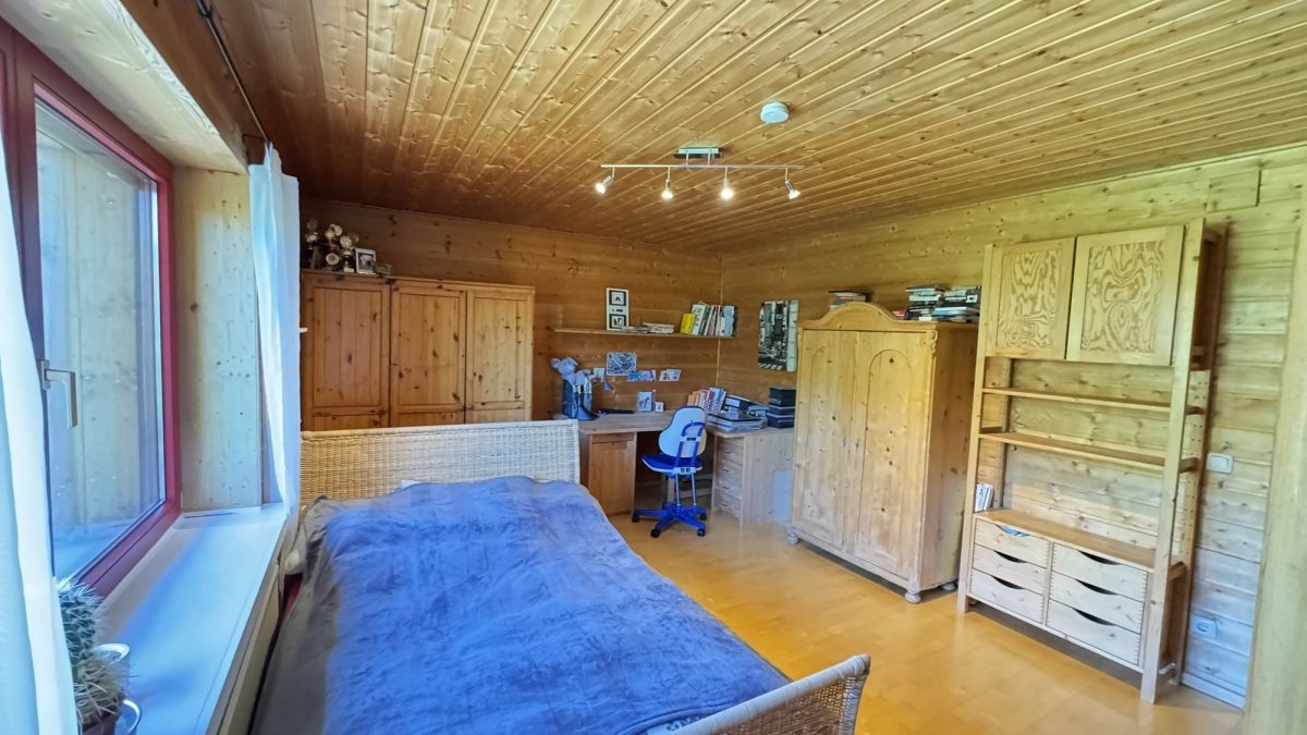 Immobilienangebot - Schwabmünchen / Schwabegg - Alle - Attraktive DHH mit großem Garten, Dachterrasse, 2 Garagen, Carport in idyllischer Lage von Schwabegg