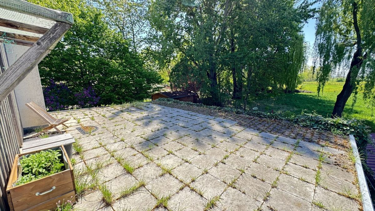 Immobilienangebot - Schwabmünchen / Schwabegg - Alle - Attraktive DHH mit großem Garten, Dachterrasse, 2 Garagen, Carport in idyllischer Lage von Schwabegg