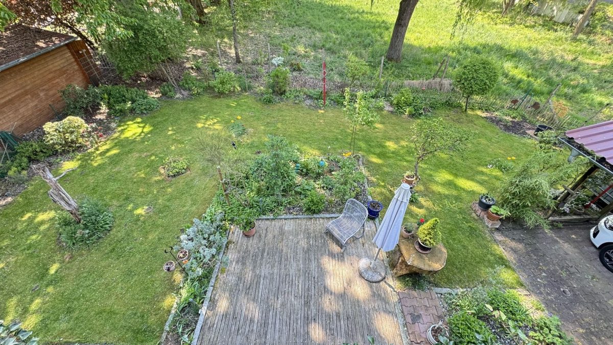Immobilienangebot - Schwabmünchen / Schwabegg - Alle - Attraktive DHH mit großem Garten, Dachterrasse, 2 Garagen, Carport in idyllischer Lage von Schwabegg