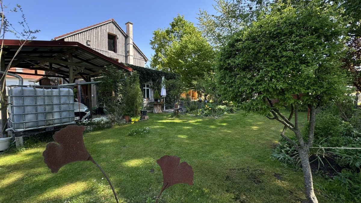 Immobilienangebot - Schwabmünchen / Schwabegg - Alle - Attraktive DHH mit großem Garten, Dachterrasse, 2 Garagen, Carport in idyllischer Lage von Schwabegg