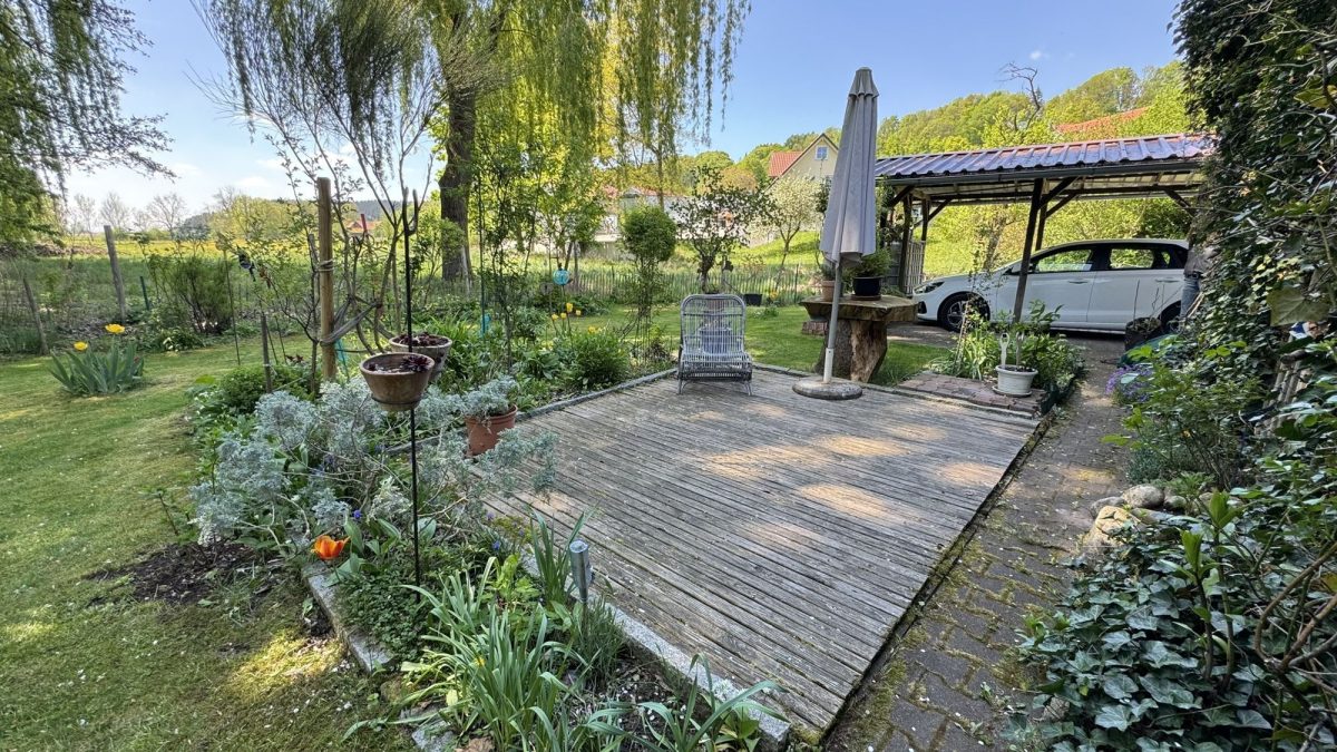 Immobilienangebot - Schwabmünchen / Schwabegg - Alle - Attraktive DHH mit großem Garten, Dachterrasse, 2 Garagen, Carport in idyllischer Lage von Schwabegg