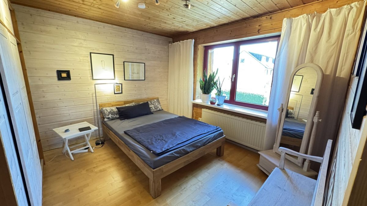 Immobilienangebot - Schwabmünchen / Schwabegg - Alle - Attraktive DHH mit großem Garten, Dachterrasse, 2 Garagen, Carport in idyllischer Lage von Schwabegg