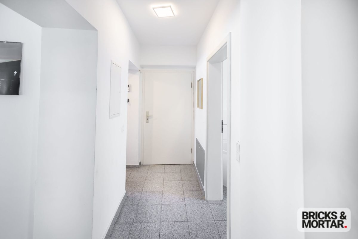 Immobilienangebot - Nürnberg - Alle - Sichere Kapitalanlage mit Entwicklungspotenzial - 3 kernsanierte Wohnungen mit Balkon & Einbauküche