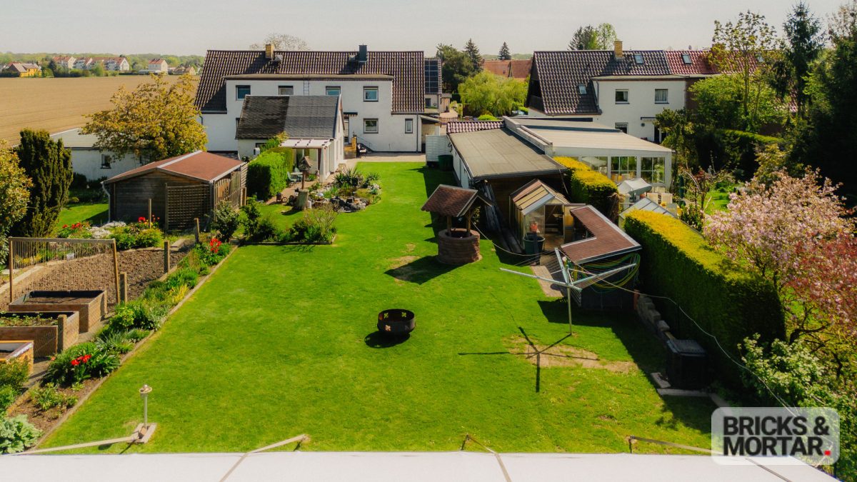 Immobilienangebot - Leipzig / Knautkleeberg - Alle - Liebevoll gepflegte Doppelhaushälfte mit Gartenparadies und vielen kleinen Besonderheiten