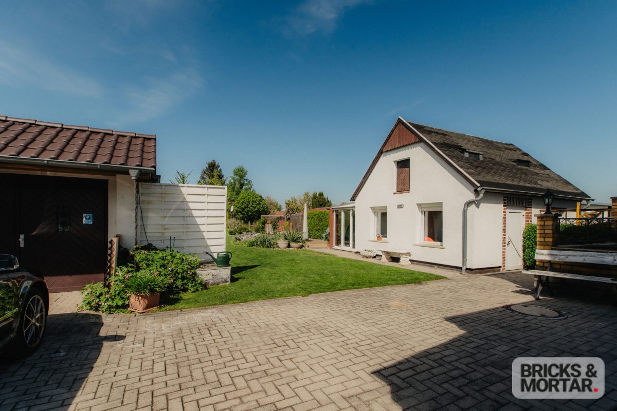 Immobilienangebot - Leipzig / Knautkleeberg - Alle - Liebevoll gepflegte Doppelhaushälfte mit Gartenparadies und vielen kleinen Besonderheiten