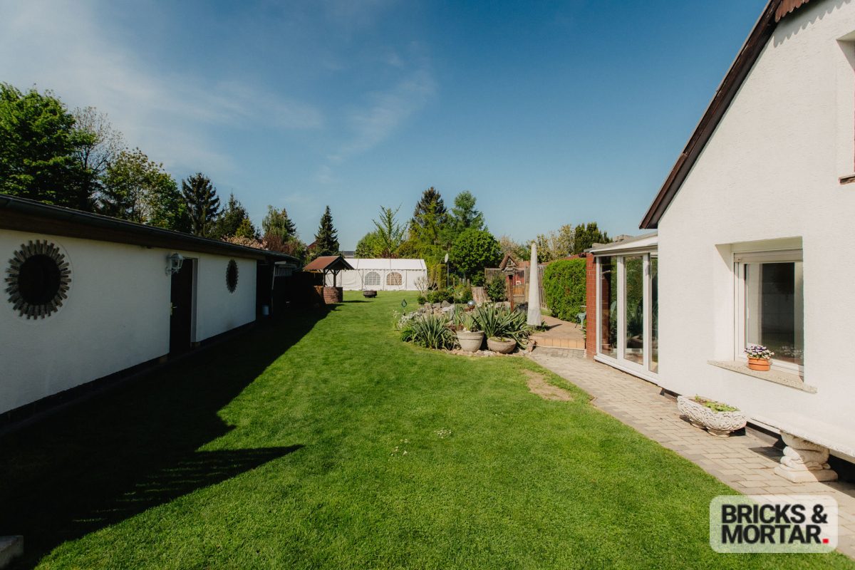 Immobilienangebot - Leipzig / Knautkleeberg - Alle - Liebevoll gepflegte Doppelhaushälfte mit Gartenparadies und vielen kleinen Besonderheiten