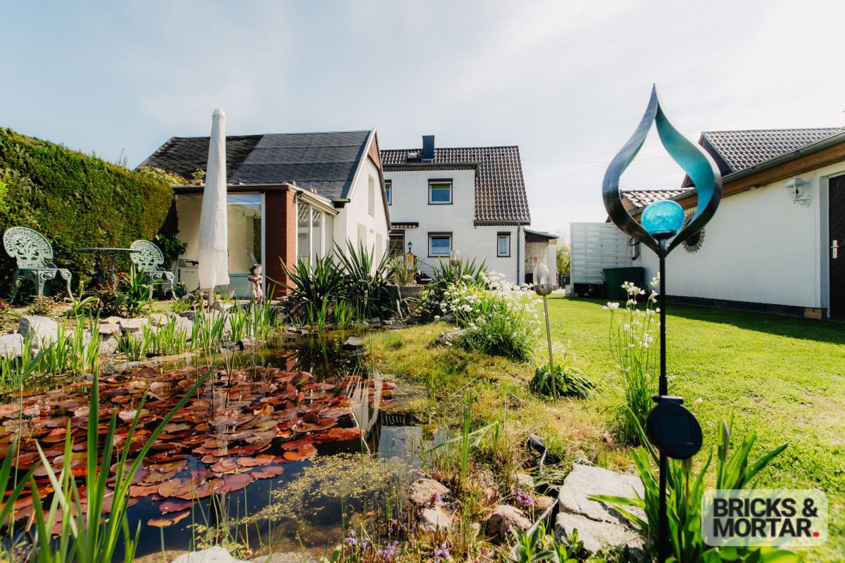 Immobilienangebot - Leipzig / Knautkleeberg - Alle - Liebevoll gepflegte Doppelhaushälfte mit Gartenparadies und vielen kleinen Besonderheiten