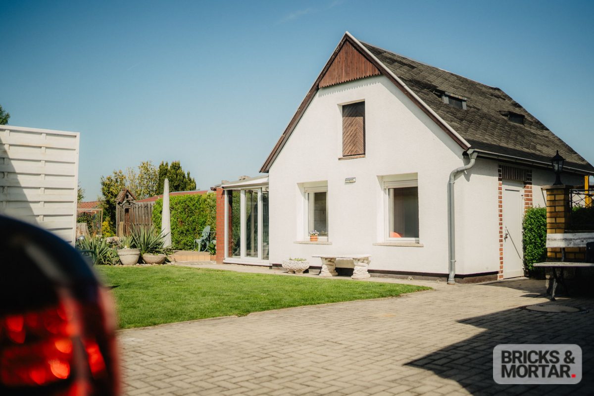 Immobilienangebot - Leipzig / Knautkleeberg - Alle - Liebevoll gepflegte Doppelhaushälfte mit Gartenparadies und vielen kleinen Besonderheiten
