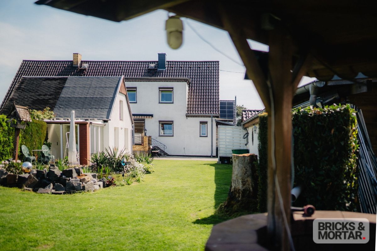 Immobilienangebot - Leipzig / Knautkleeberg - Alle - Liebevoll gepflegte Doppelhaushälfte mit Gartenparadies und vielen kleinen Besonderheiten