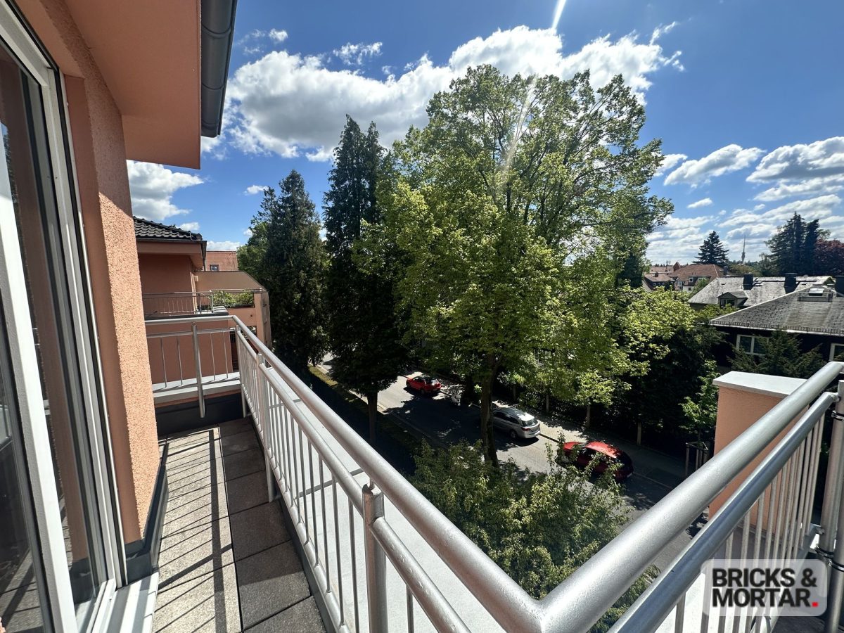 Immobilienangebot - Dresden - Alle - tolle 2 Zimmer Penthousewohnung in beliebten Stadtteil Bühlau!