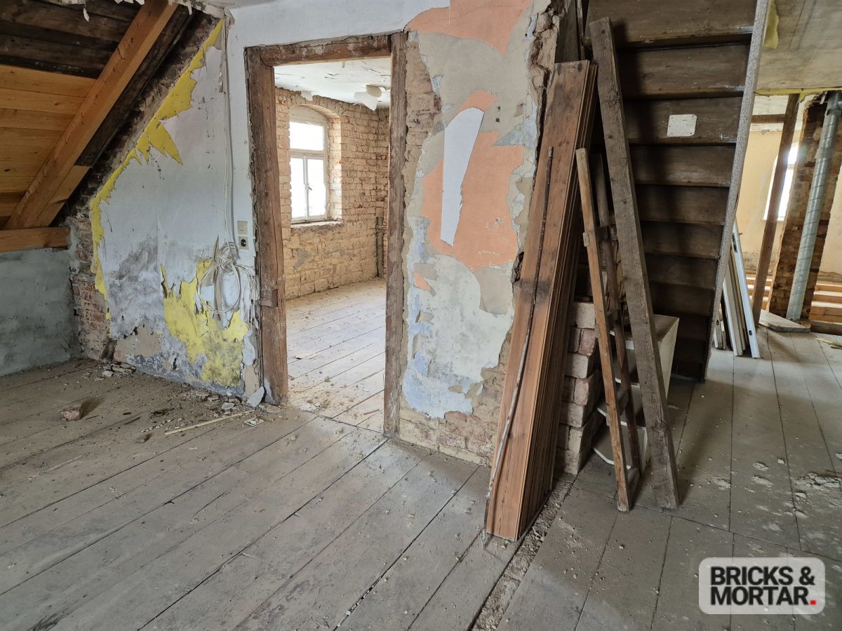 Immobilienangebot - Pulsnitz - Alle - +++ Mehrfamilienhaus zum Sanieren in zentraler Lage von Pulsnitz +++