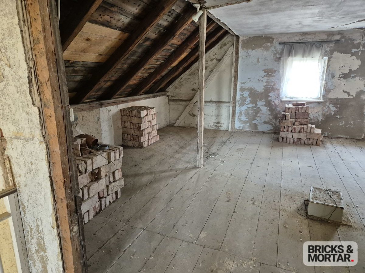 Immobilienangebot - Pulsnitz - Alle - +++ Mehrfamilienhaus zum Sanieren in zentraler Lage von Pulsnitz +++