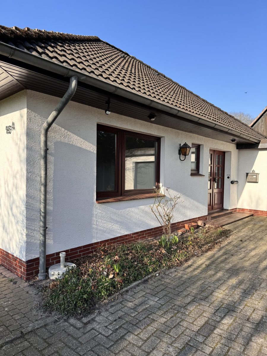 Immobilienangebot - Varel - Alle - **Varel** 
gepflegter Bungalow mit Ausbaureserve -
-Ebenerdiges Wohnen - zentrumsnah