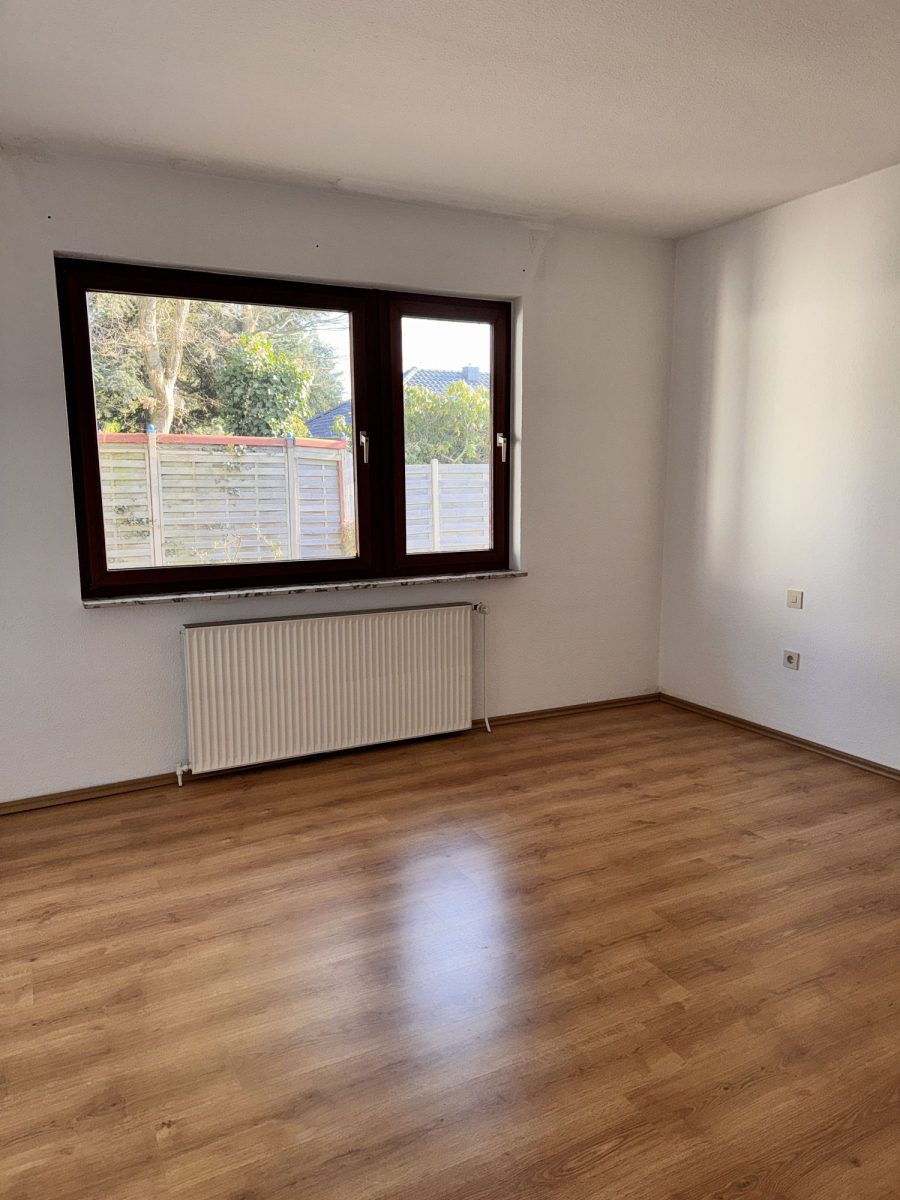 Immobilienangebot - Varel - Alle - **Varel** 
gepflegter Bungalow mit Ausbaureserve -
-Ebenerdiges Wohnen - zentrumsnah