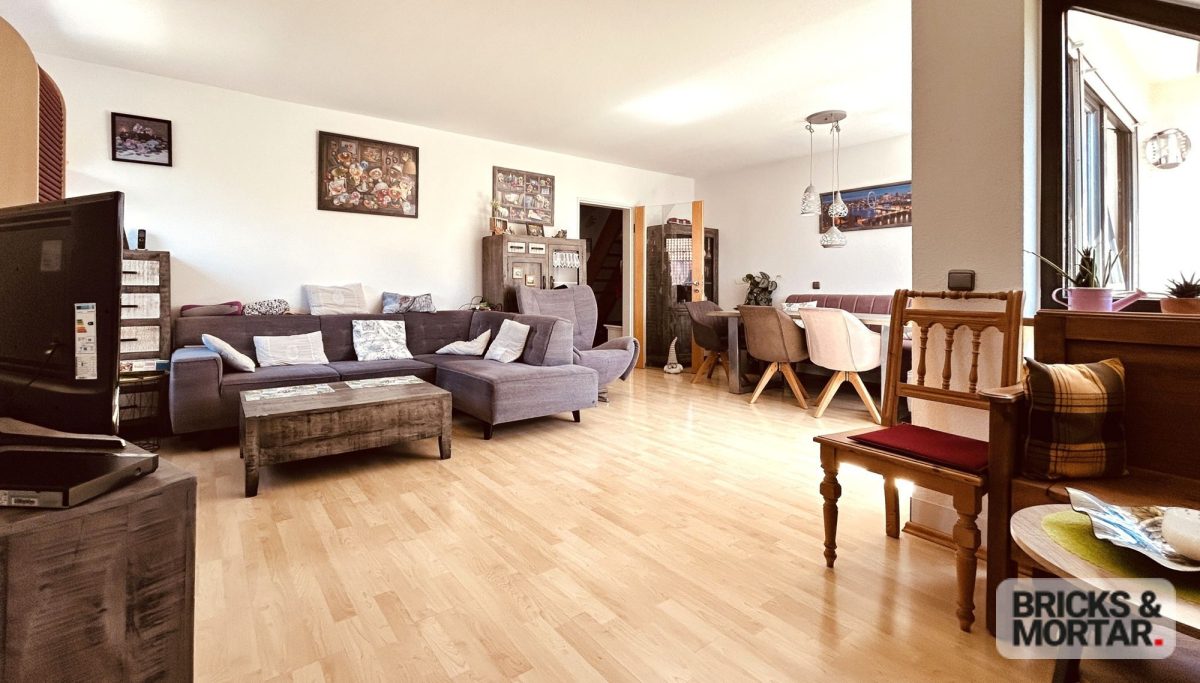 Immobilienangebot - Augsburg / Lechhausen - Alle - TOP-gepflegte 3,5 ZKB Maisonette mit Loggia und TG-Stellplatz - ruhige Wohnlage - Lechnähe-