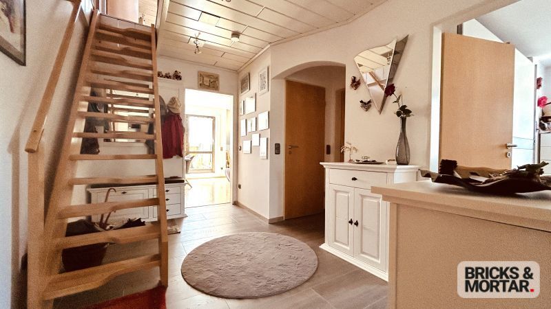 Immobilienangebot - Augsburg / Lechhausen - Alle - TOP-gepflegte 3,5 ZKB Maisonette mit Loggia und TG-Stellplatz - ruhige Wohnlage - Lechnähe-