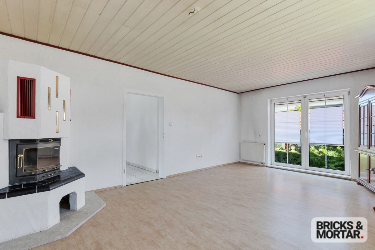Immobilienangebot - Burgau - Alle - Grünes Wohnglück mit Dachterrasse - Einfamilienhaus mit Kaminofen & Garten
