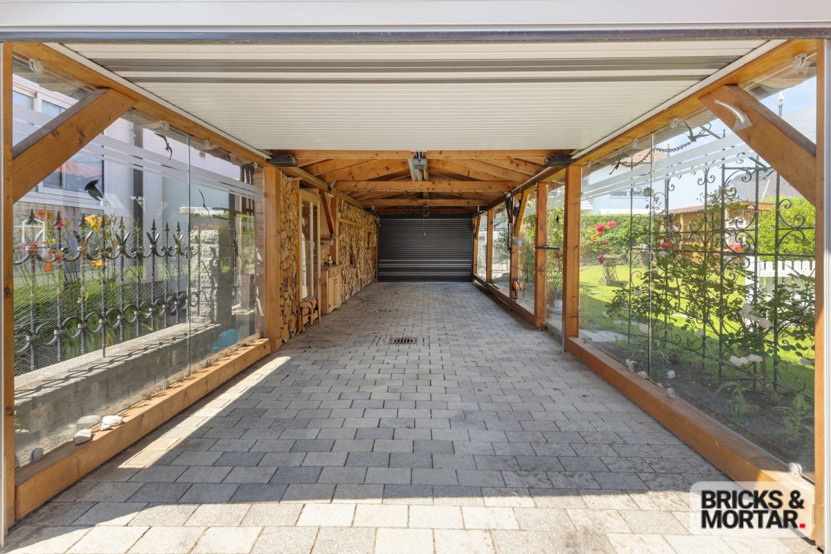 Immobilienangebot - Burgau - Alle - Grünes Wohnglück mit Dachterrasse - Einfamilienhaus mit Kaminofen & Garten