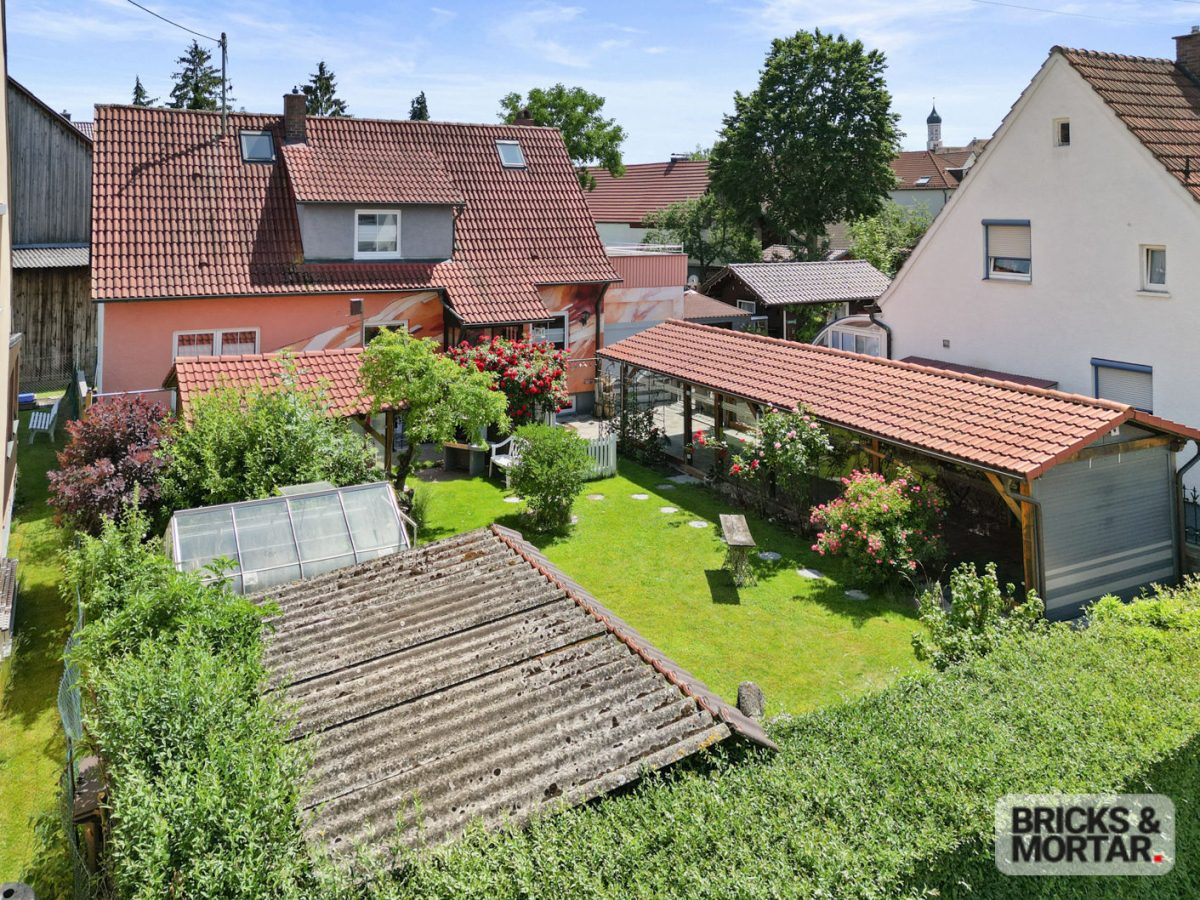 Immobilienangebot - Burgau - Alle - Grünes Wohnglück mit Dachterrasse - Einfamilienhaus mit Kaminofen & Garten