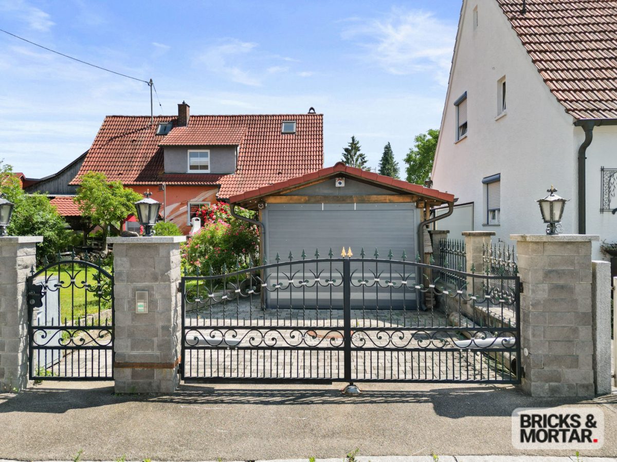 Immobilienangebot - Burgau - Alle - Grünes Wohnglück mit Dachterrasse - Einfamilienhaus mit Kaminofen & Garten